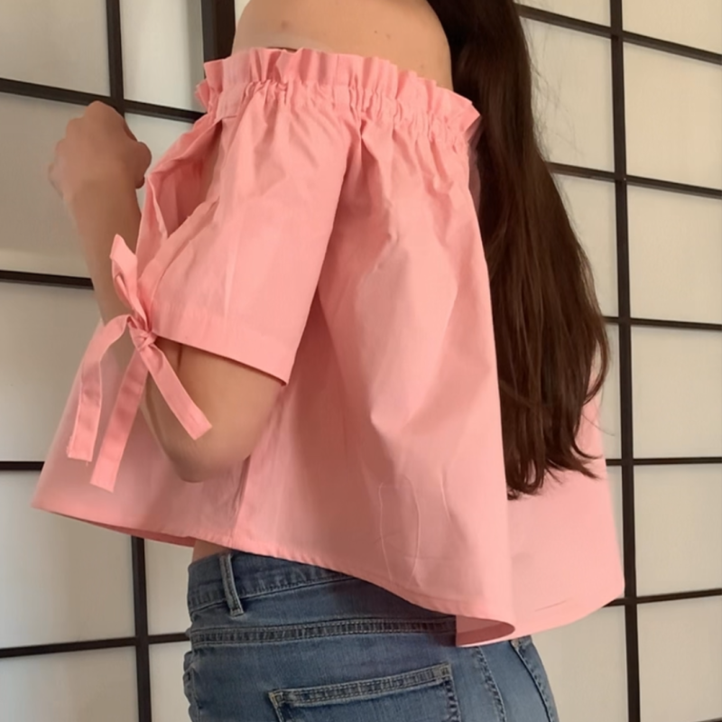 Haut rose délicat - Épaules dénudées et manches bouffantes | Flanelle Haut rose délicat - Épaules dénudées et manches bouffantes | Flanelle